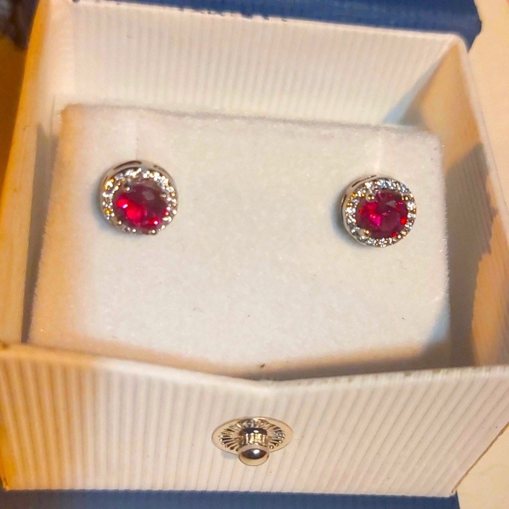 garnet pave style stud earrings nwb signed 925